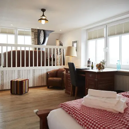 Отель Bernstein-hotel Bootshaus Бюзум