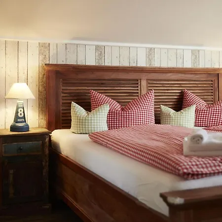 Bernstein-Hotel Bootshaus 4*
