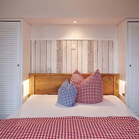 Bernstein-hotel Bootshaus 4* Бюзум