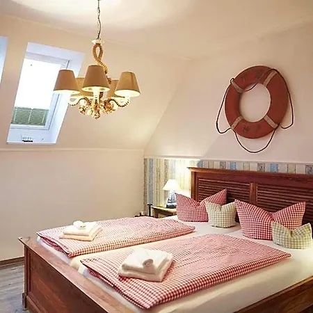 Bernstein-hotel Bootshaus 4* 부숨